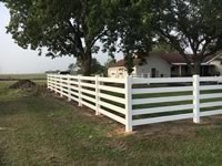 5 rail ranch style vinyl fence